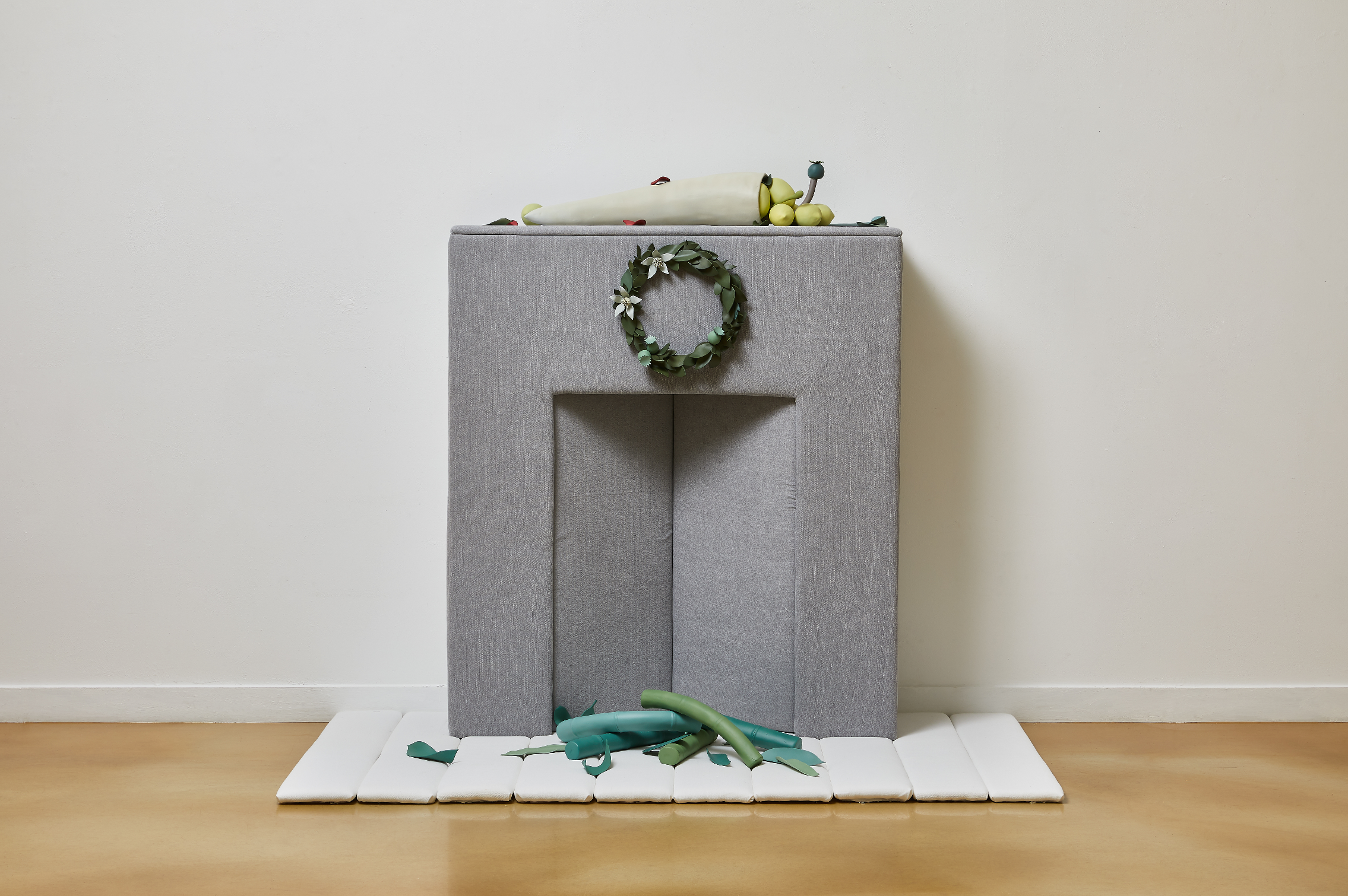 Christine Lee @rsh_leeo, Fireplace chit chat, 2021, paint on clay, wood, fabric, 120 x 80 x 102cm